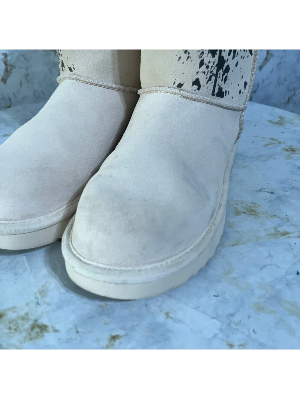 UGG Classic Short II Women's Size 6 Shoes Beige Fur Lined Splatter Comfort Boots